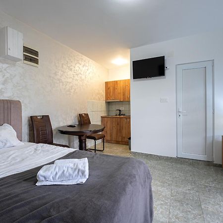 Apartments R&M Tivat Eksteriør billede