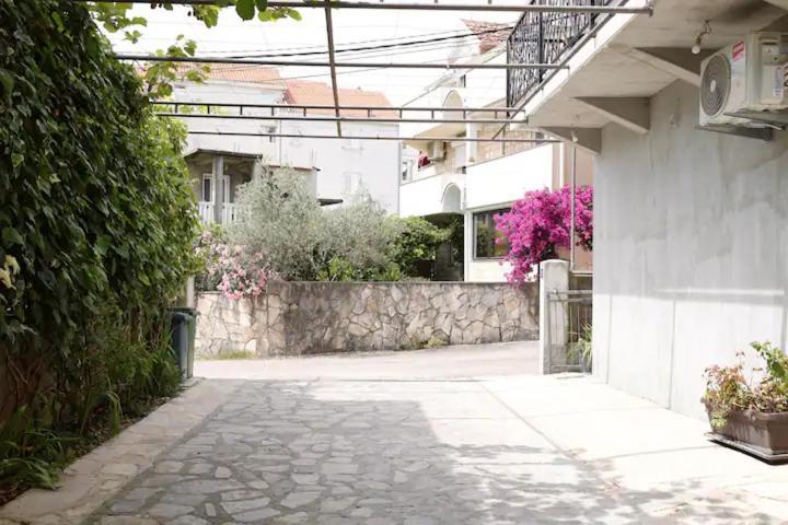 Apartments R&M Tivat Eksteriør billede