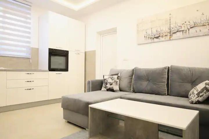 Apartments R&M Tivat Eksteriør billede