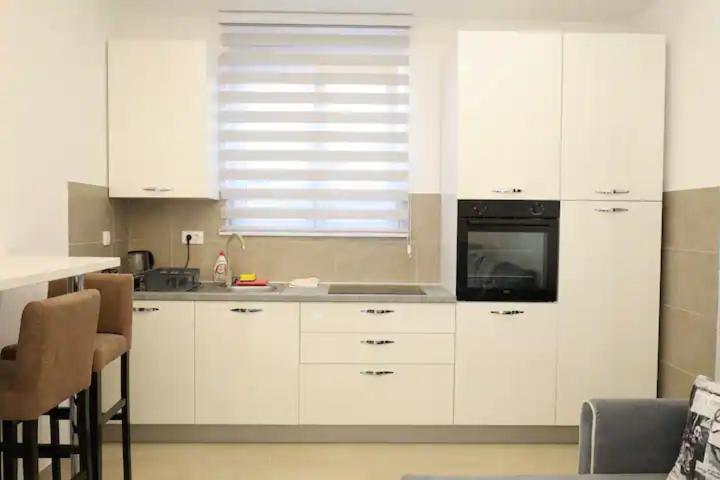 Apartments R&M Tivat Eksteriør billede