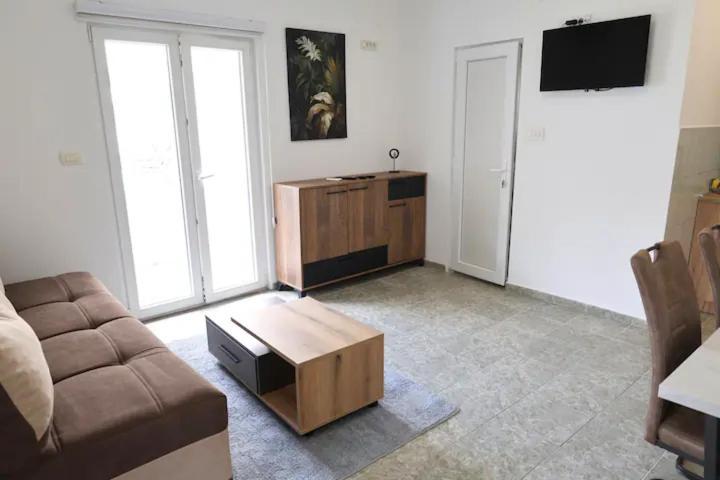 Apartments R&M Tivat Eksteriør billede