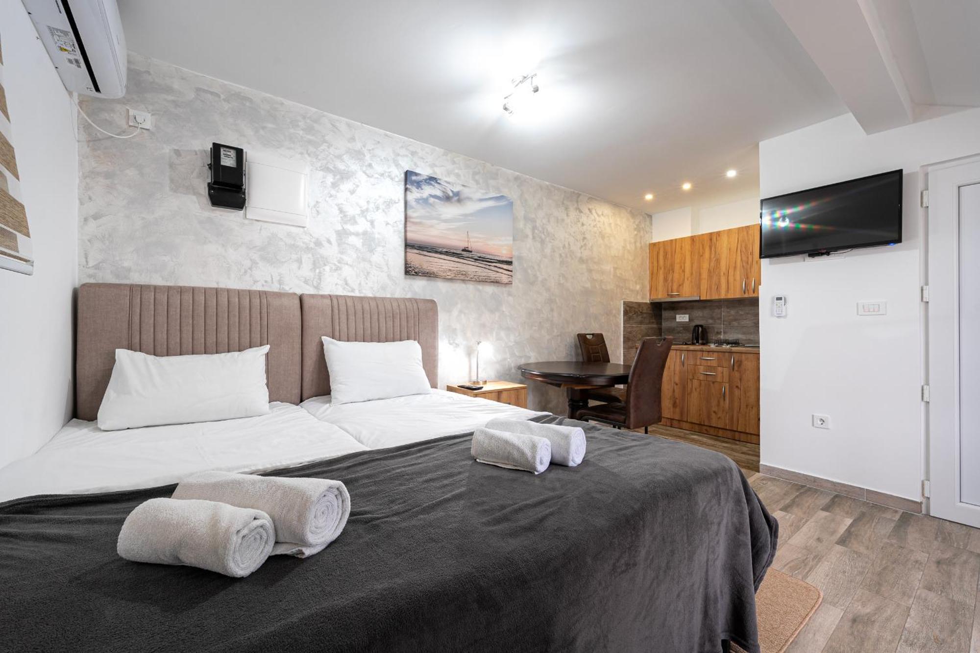 Apartments R&M Tivat Eksteriør billede