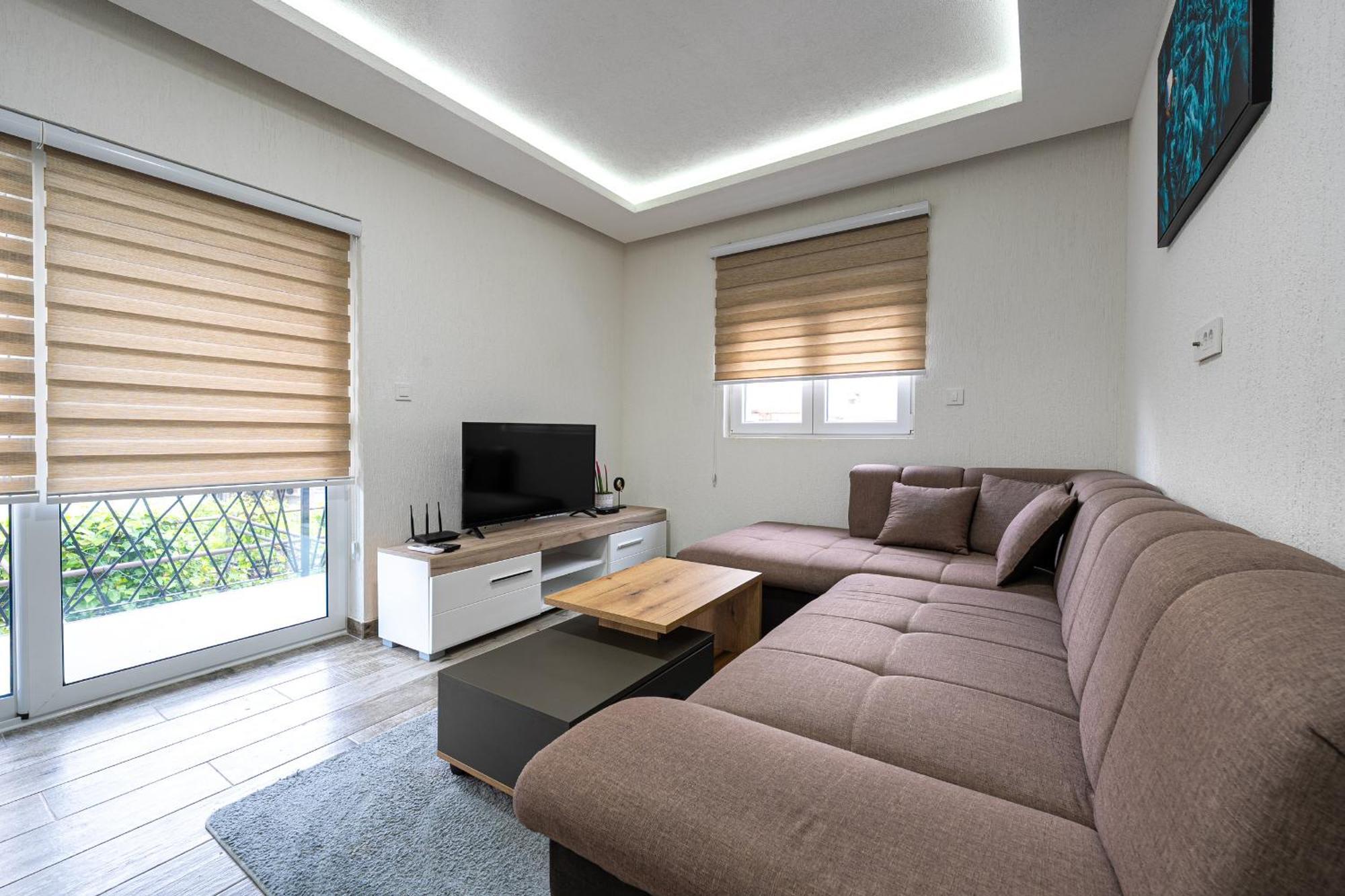 Apartments R&M Tivat Eksteriør billede