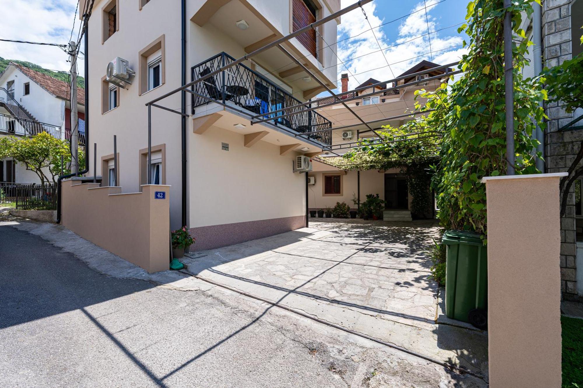 Apartments R&M Tivat Eksteriør billede