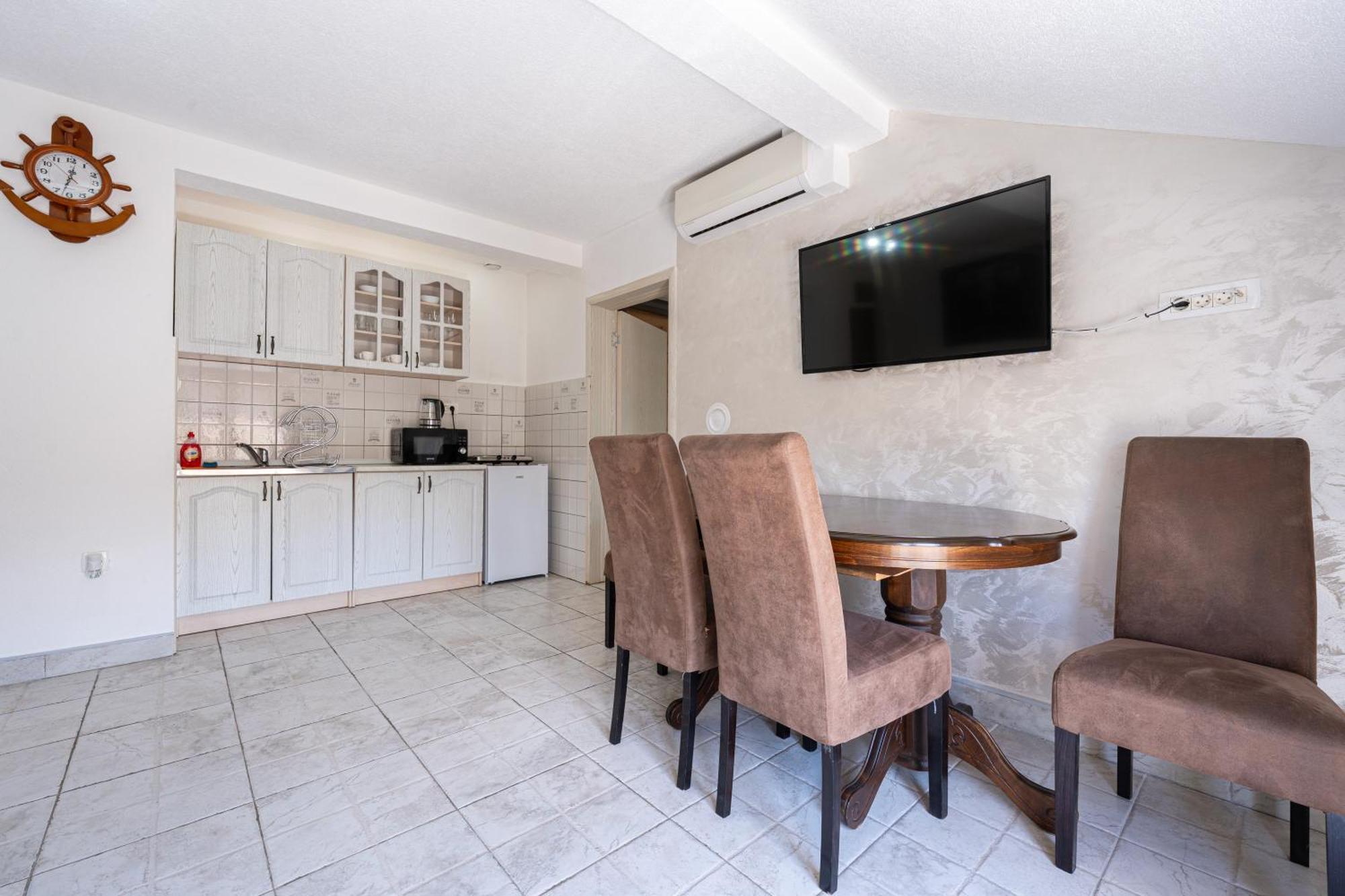 Apartments R&M Tivat Eksteriør billede